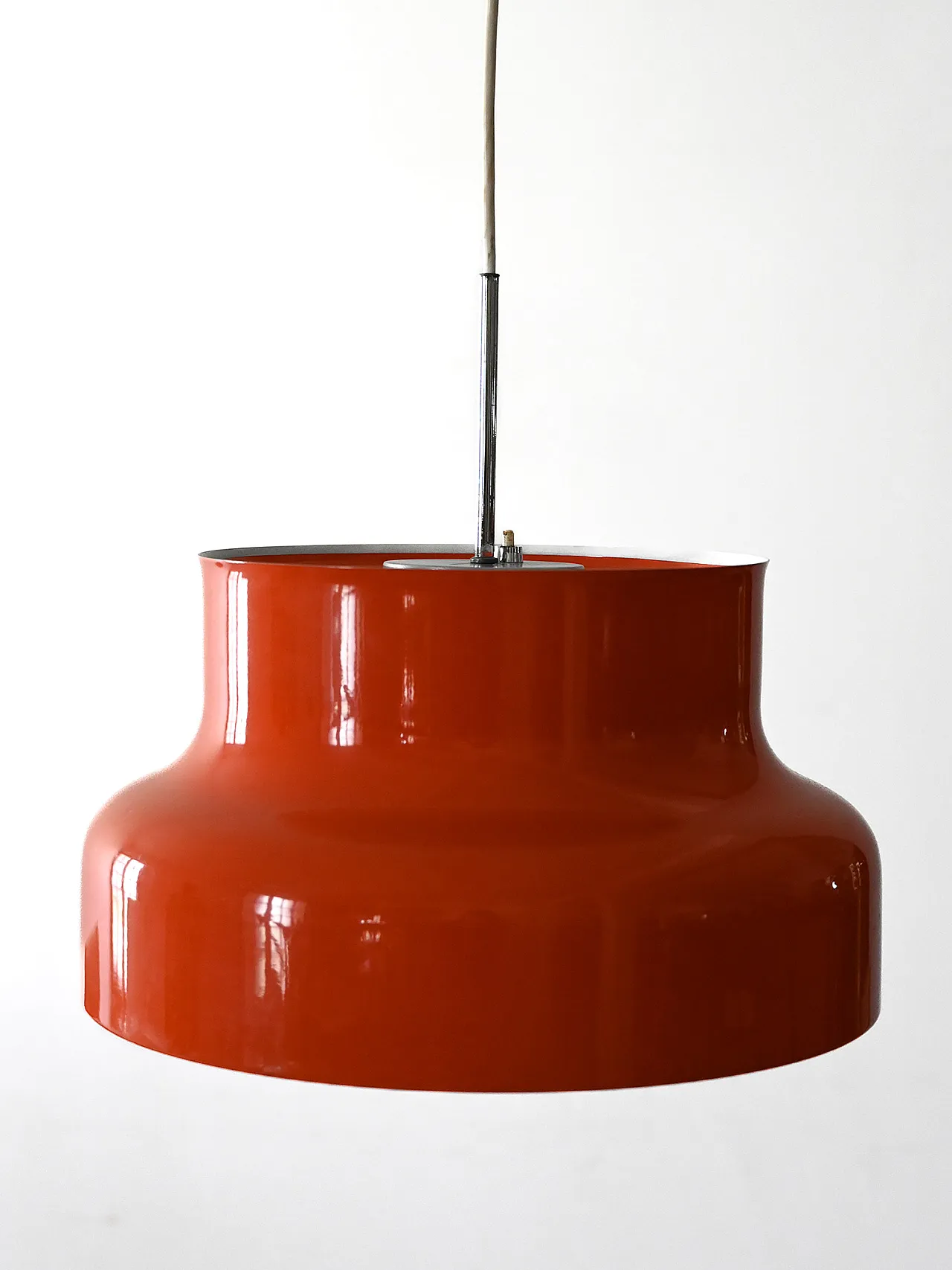 Lampadario rosso “Bumlingen” di Anders Pehrson 2