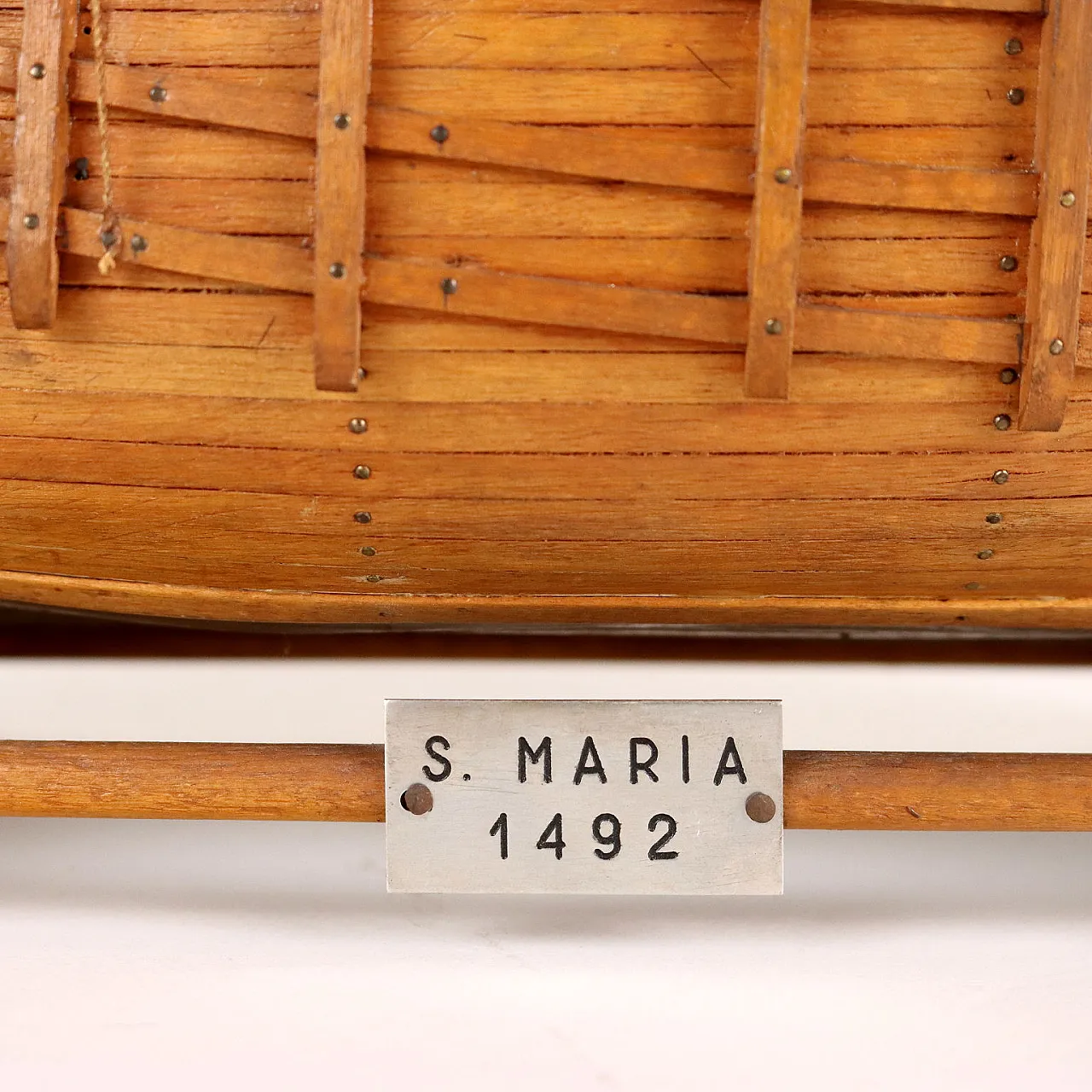 Modellino in legno della caravella Santa Maria 6