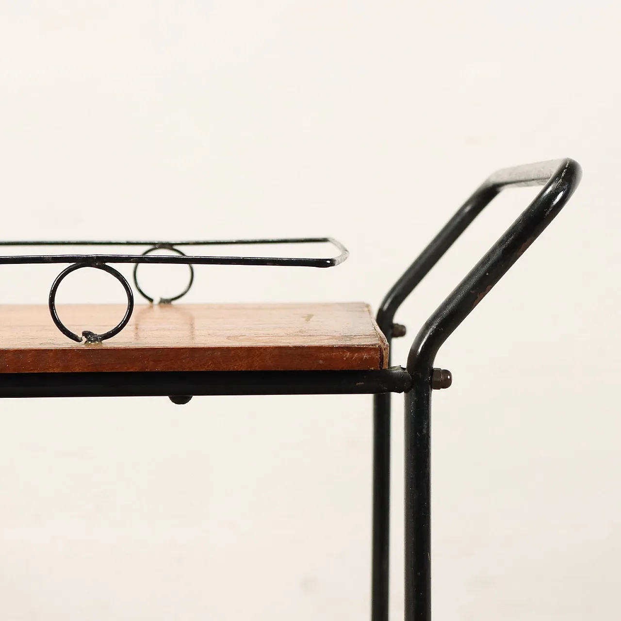 Carrello bar in metallo smaltato e legno impiallacciato mogano, anni '60 6