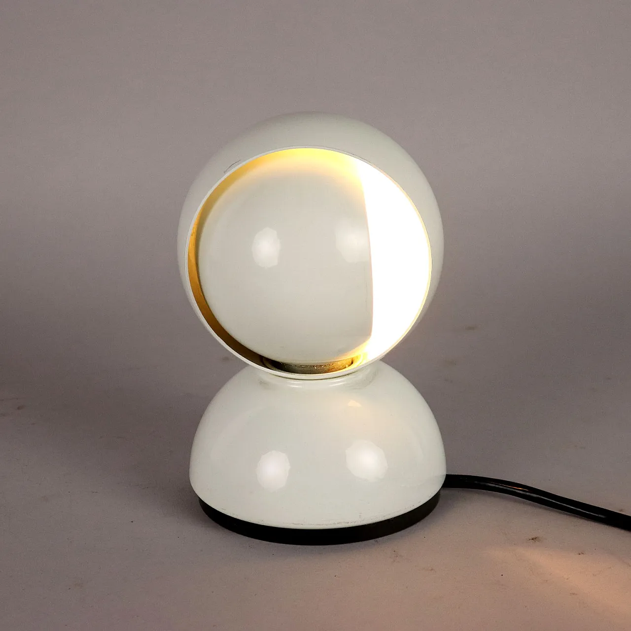 Lampada \'Eclisse\' di Vico Magistretti per Artemide 3