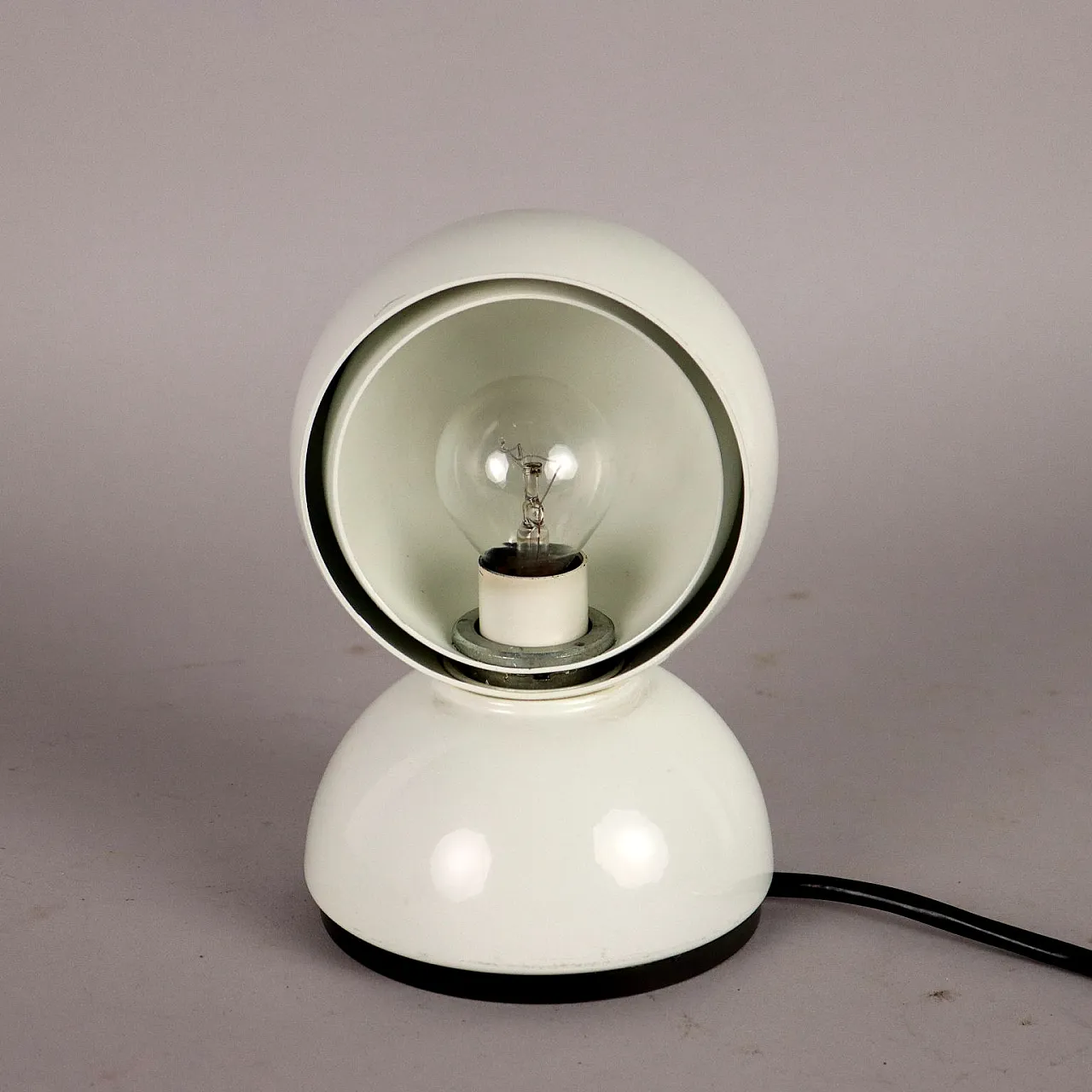 Lampada \'Eclisse\' di Vico Magistretti per Artemide 4