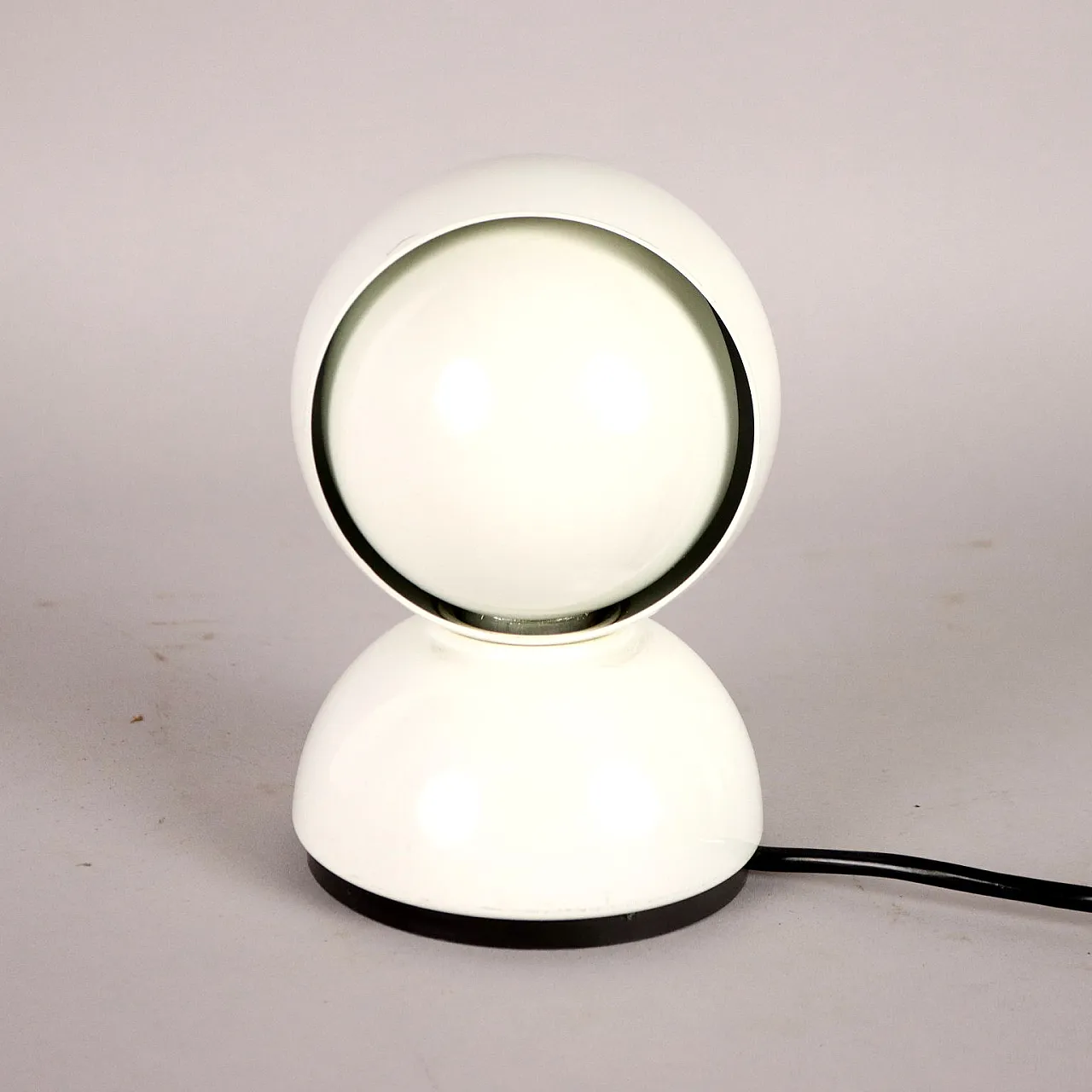 Lampada \'Eclisse\' di Vico Magistretti per Artemide 5