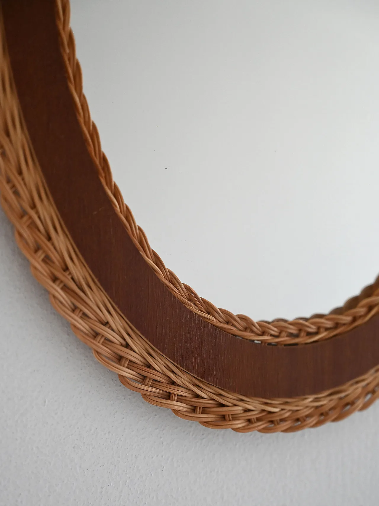 Oval mirror in teak and woven rattan 4