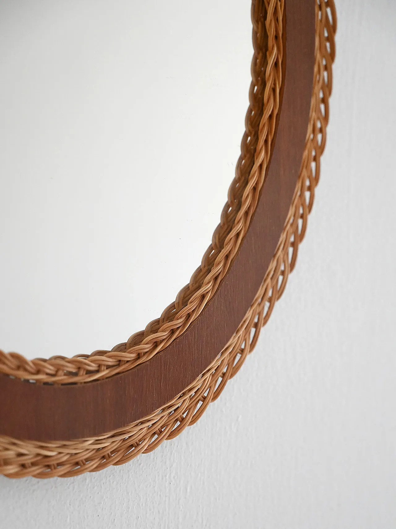 Oval mirror in teak and woven rattan 5