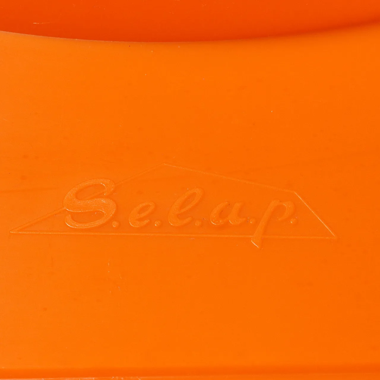 Tavolino e tavolini Space Age in plastica arancione, anni '70 9