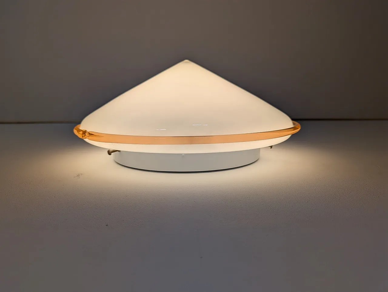 Applique in vetro soffiato con bordo ambrato anni 70 7