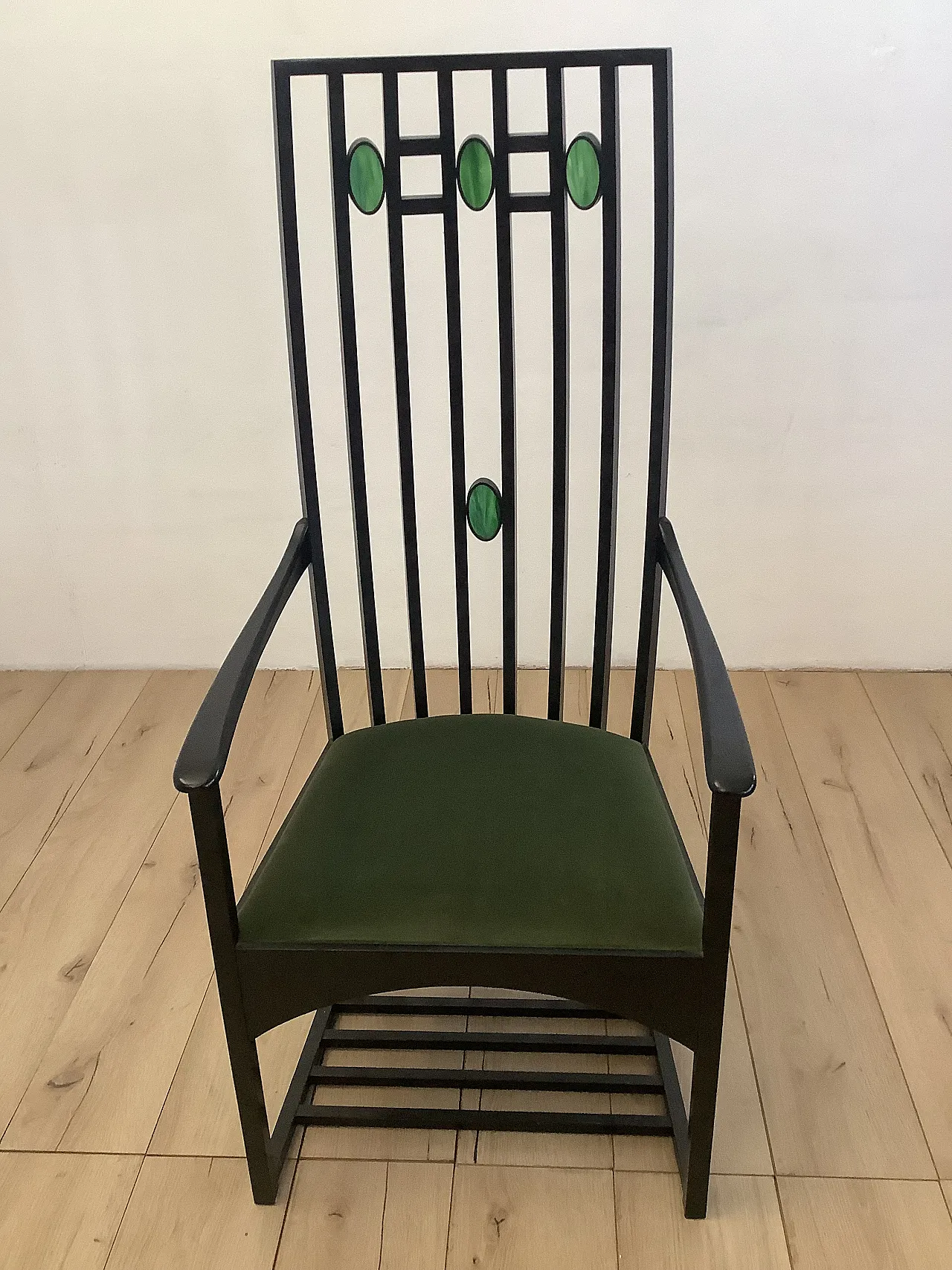 Armchair with high desk back. Charles Rennie Mackintosh 2