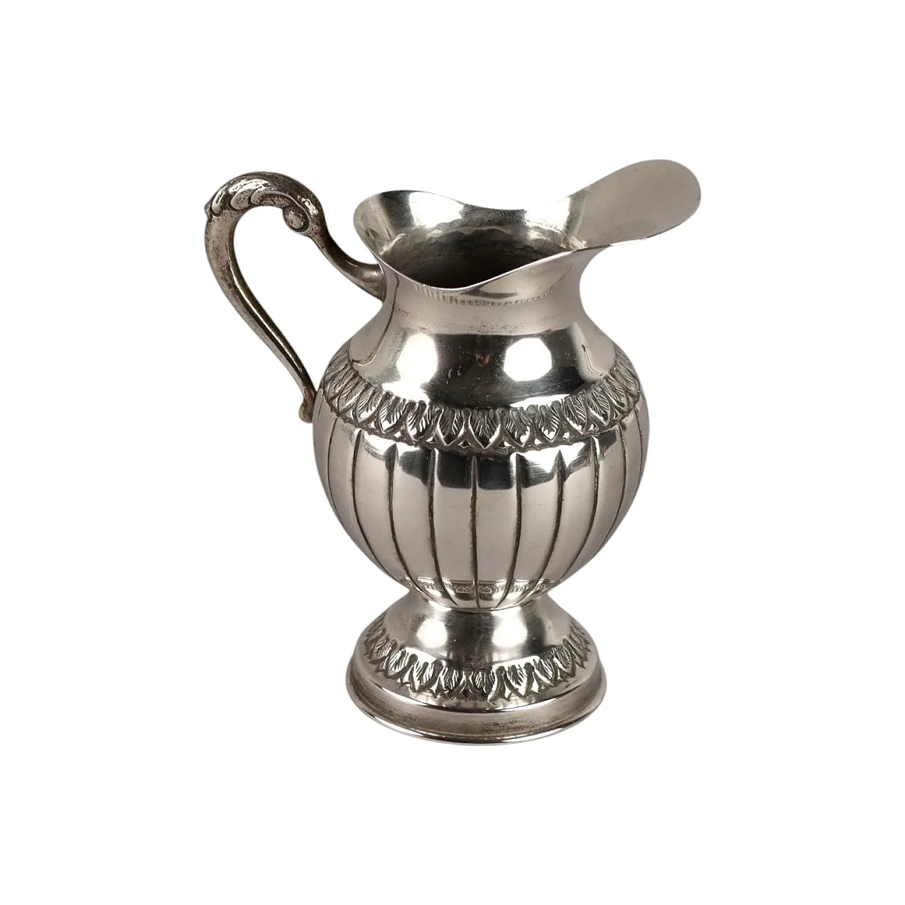 Lattiera in argento con decorazioni, '900 1