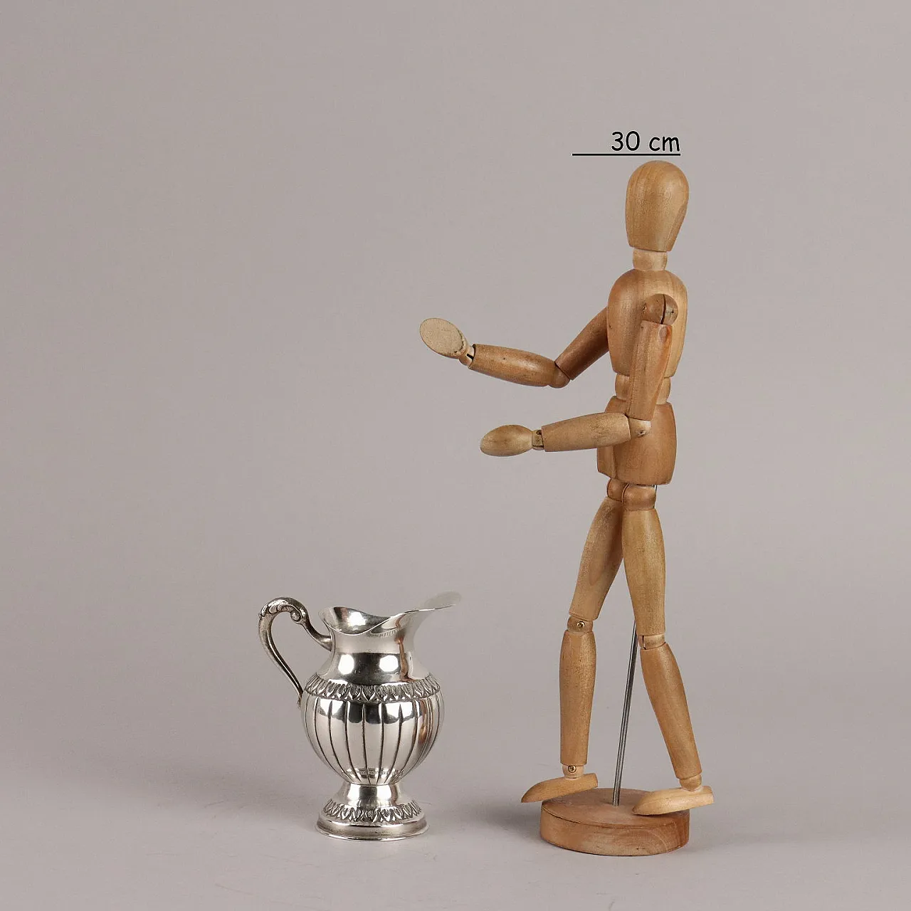 Lattiera in argento con decorazioni, '900 2