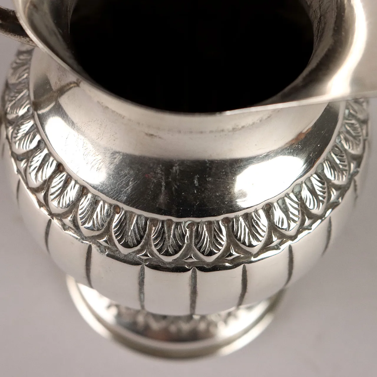 Lattiera in argento con decorazioni, '900 4