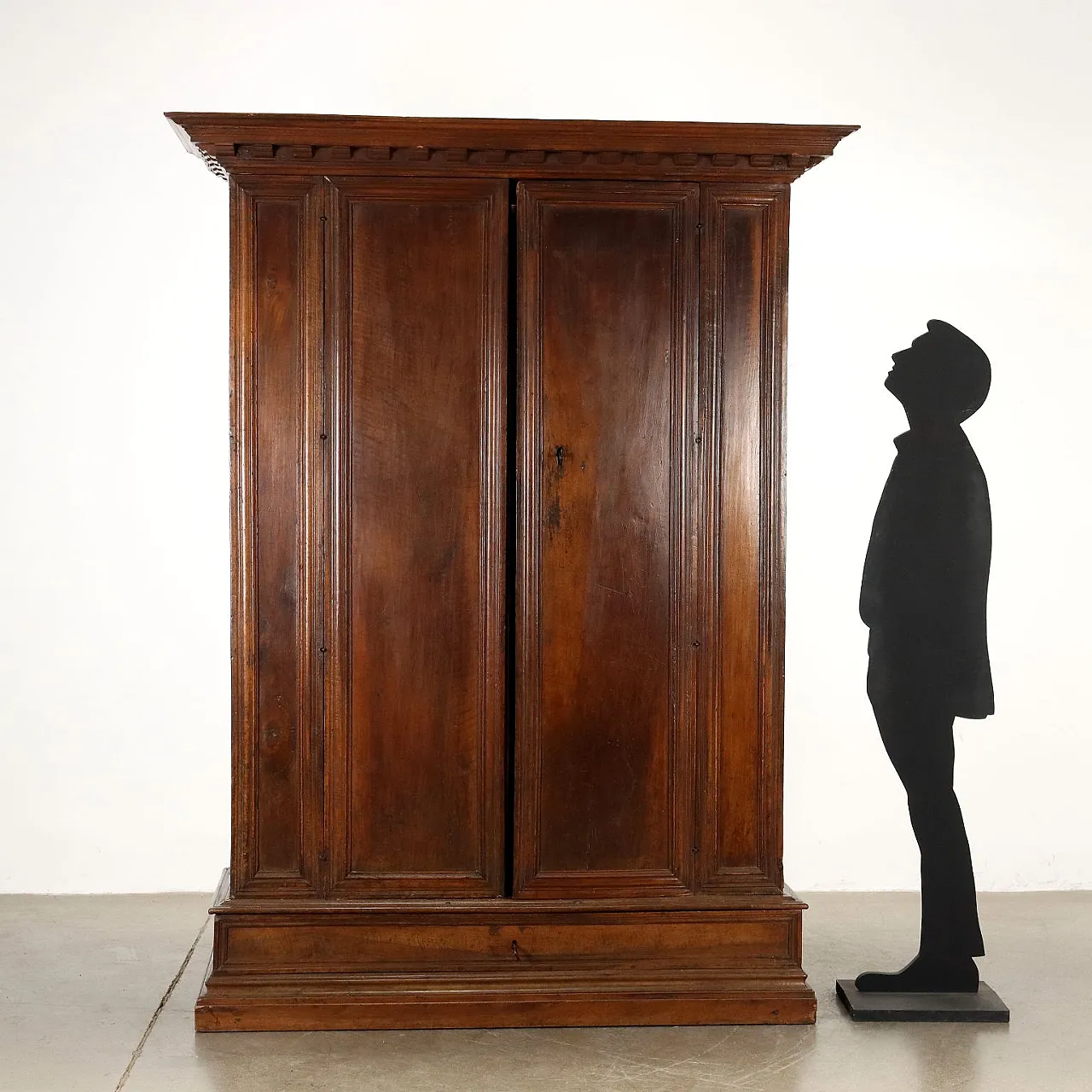 Armadio barocco in noce con cassetti, '700 2