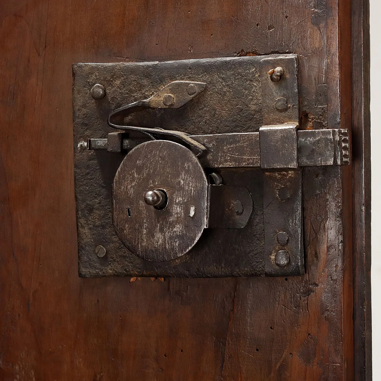 Armadio barocco in noce con cassetti, '700 6