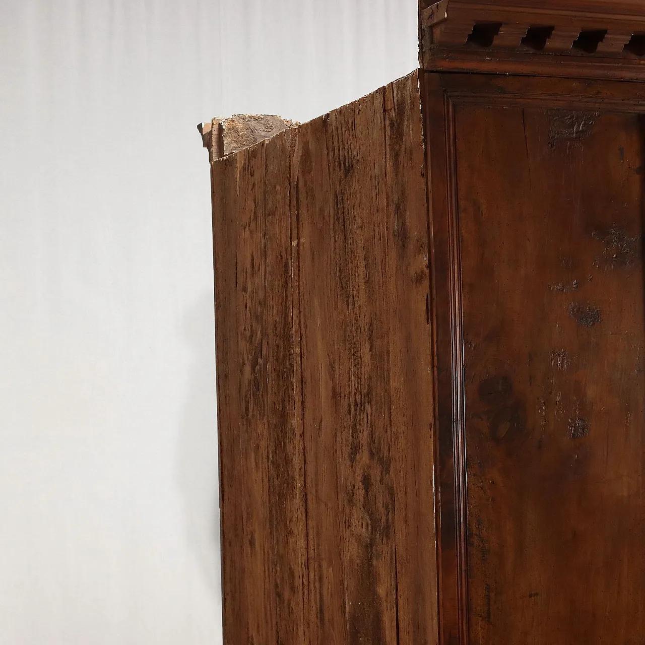 Armadio barocco in noce con cassetti, '700 8