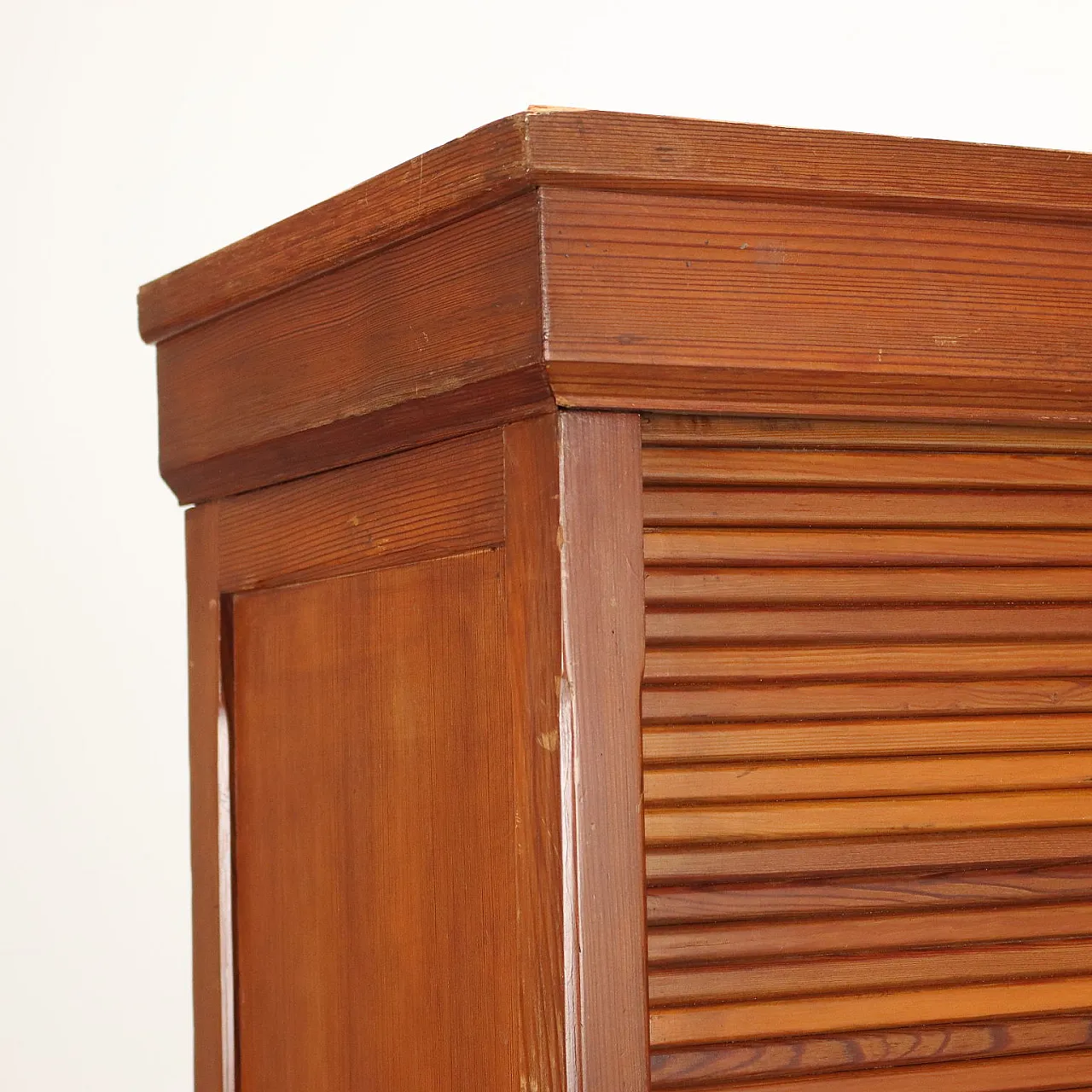 Mobile a serranda in legno massiccio di larice, metà '900 4