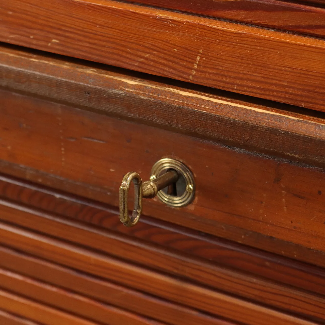 Mobile a serranda in legno massiccio di larice, metà '900 5