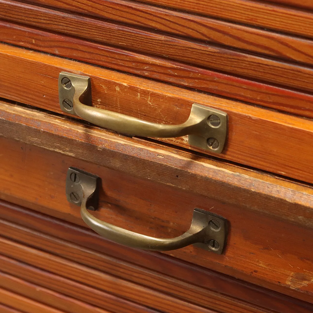 Mobile a serranda in legno massiccio di larice, metà '900 6