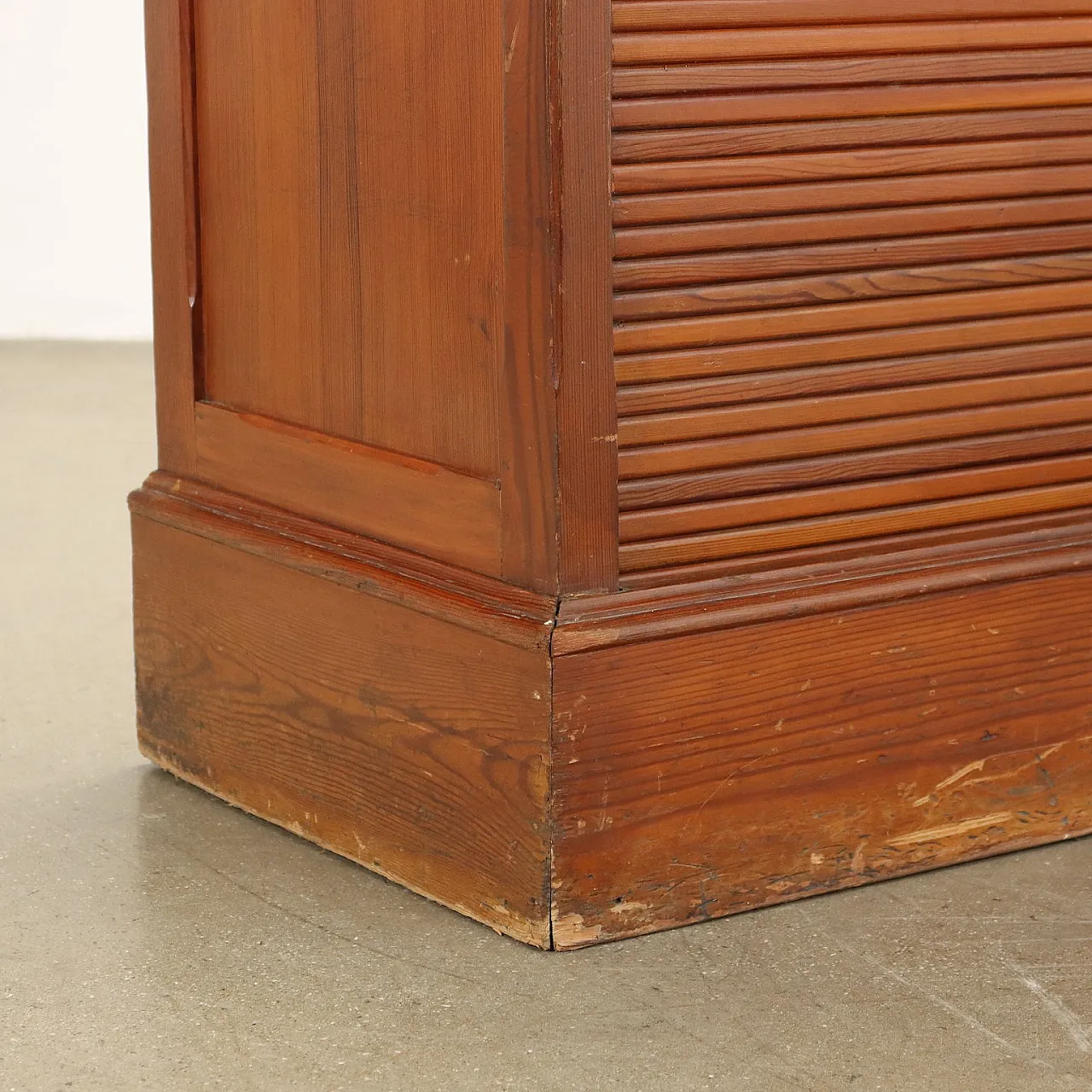 Mobile a serranda in legno massiccio di larice, metà '900 8