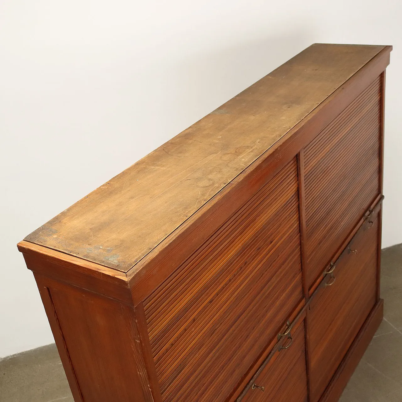 Mobile a serranda in legno massiccio di larice, metà '900 9