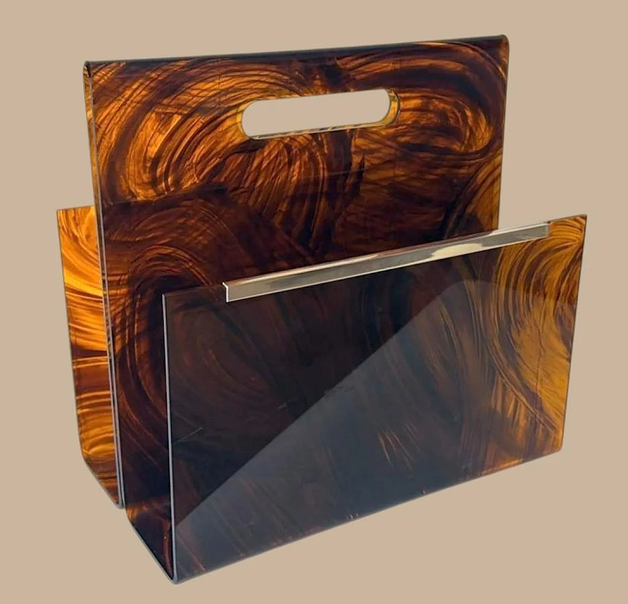 Magazine rack in brass and tortoiseshell plexiglass by W. Rizzo, 1980s 2