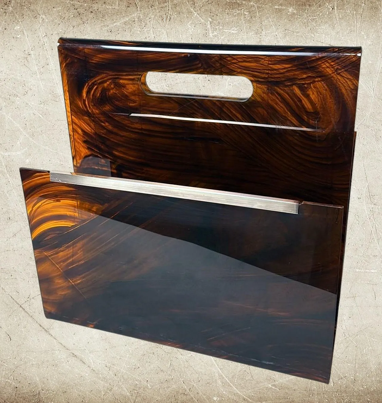 Magazine rack in brass and tortoiseshell plexiglass by W. Rizzo, 1980s 3