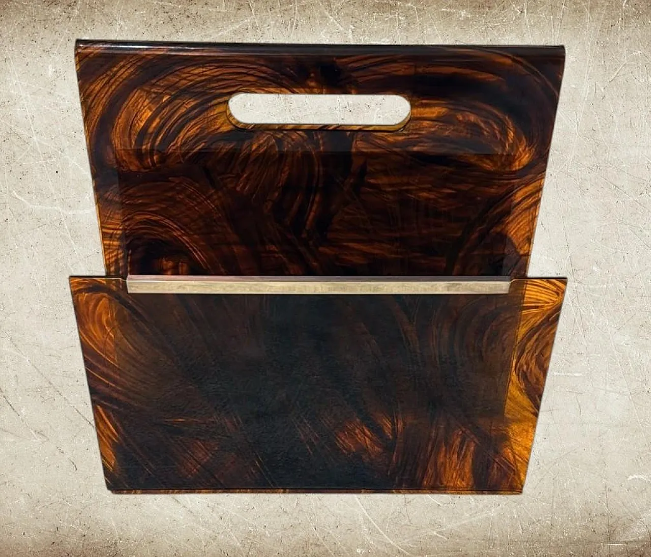 Magazine rack in brass and tortoiseshell plexiglass by W. Rizzo, 1980s 5