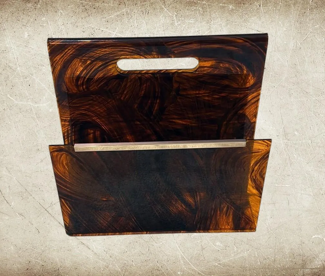 Magazine rack in brass and tortoiseshell plexiglass by W. Rizzo, 1980s 7