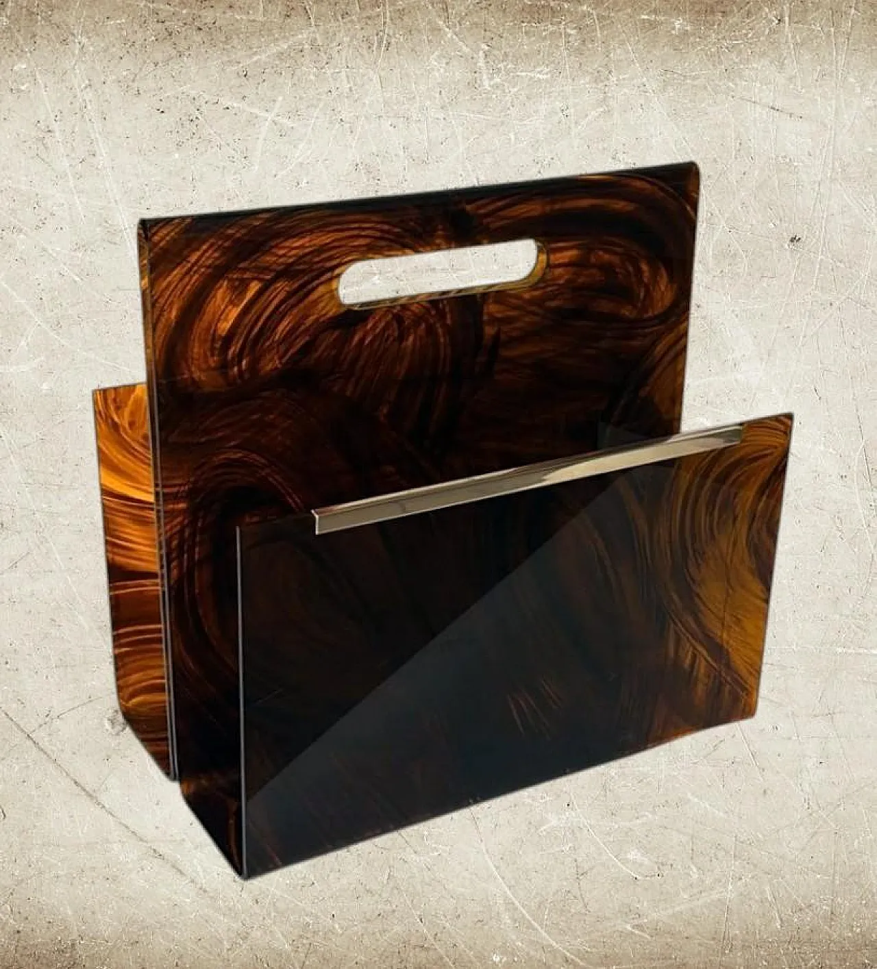 Magazine rack in brass and tortoiseshell plexiglass by W. Rizzo, 1980s 8