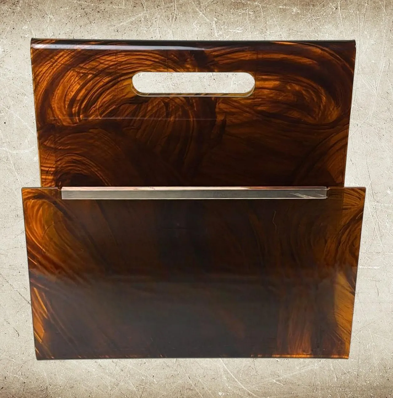 Magazine rack in brass and tortoiseshell plexiglass by W. Rizzo, 1980s 9