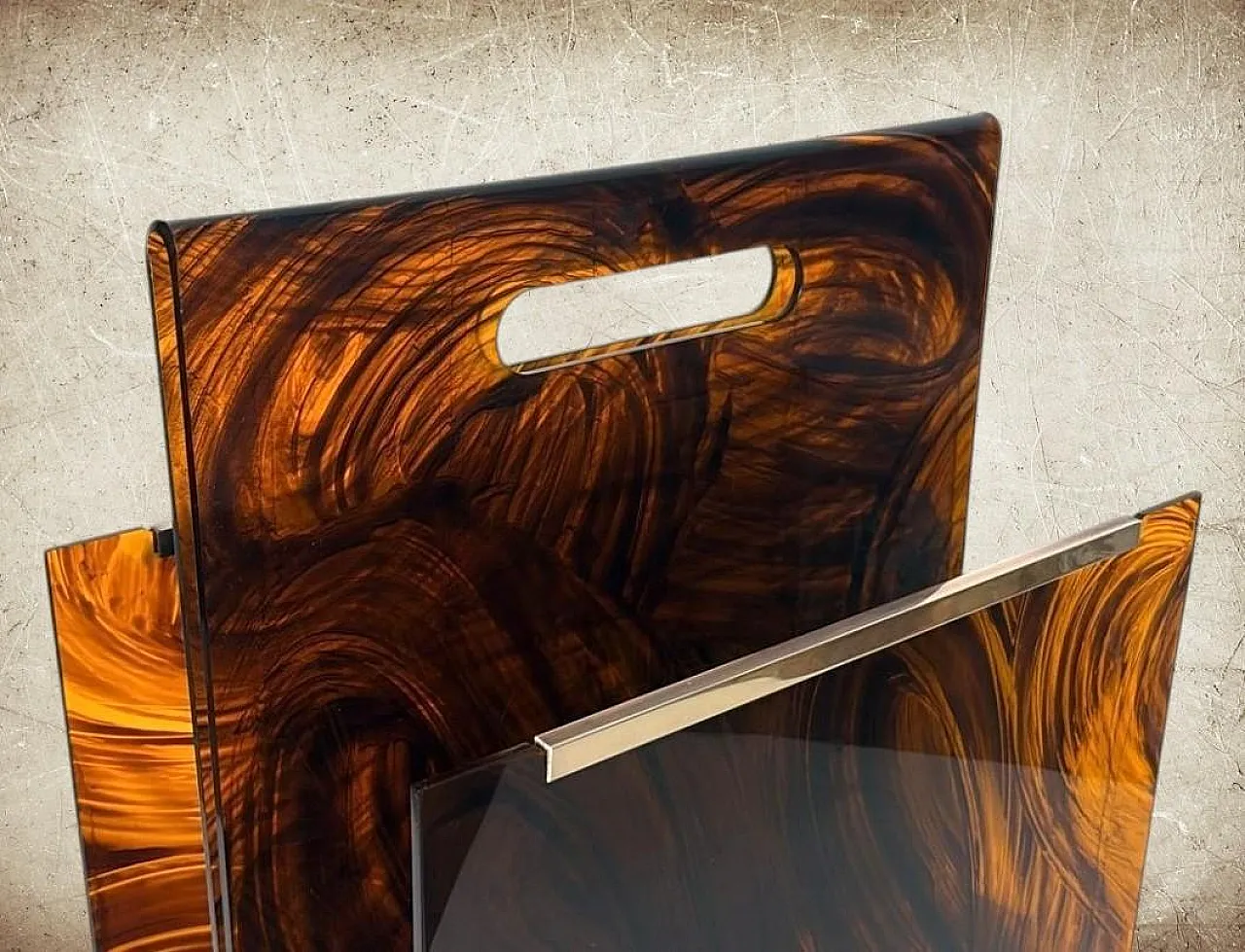 Magazine rack in brass and tortoiseshell plexiglass by W. Rizzo, 1980s 17