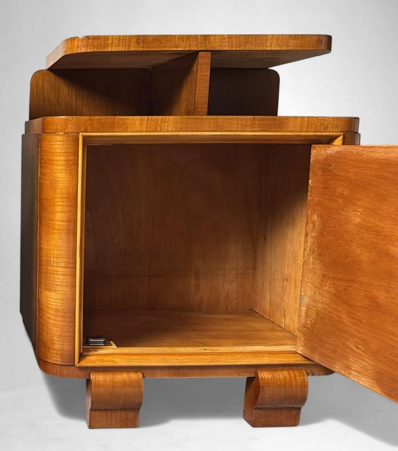 Pair of Art Deco style bedside tables, 1930s 5
