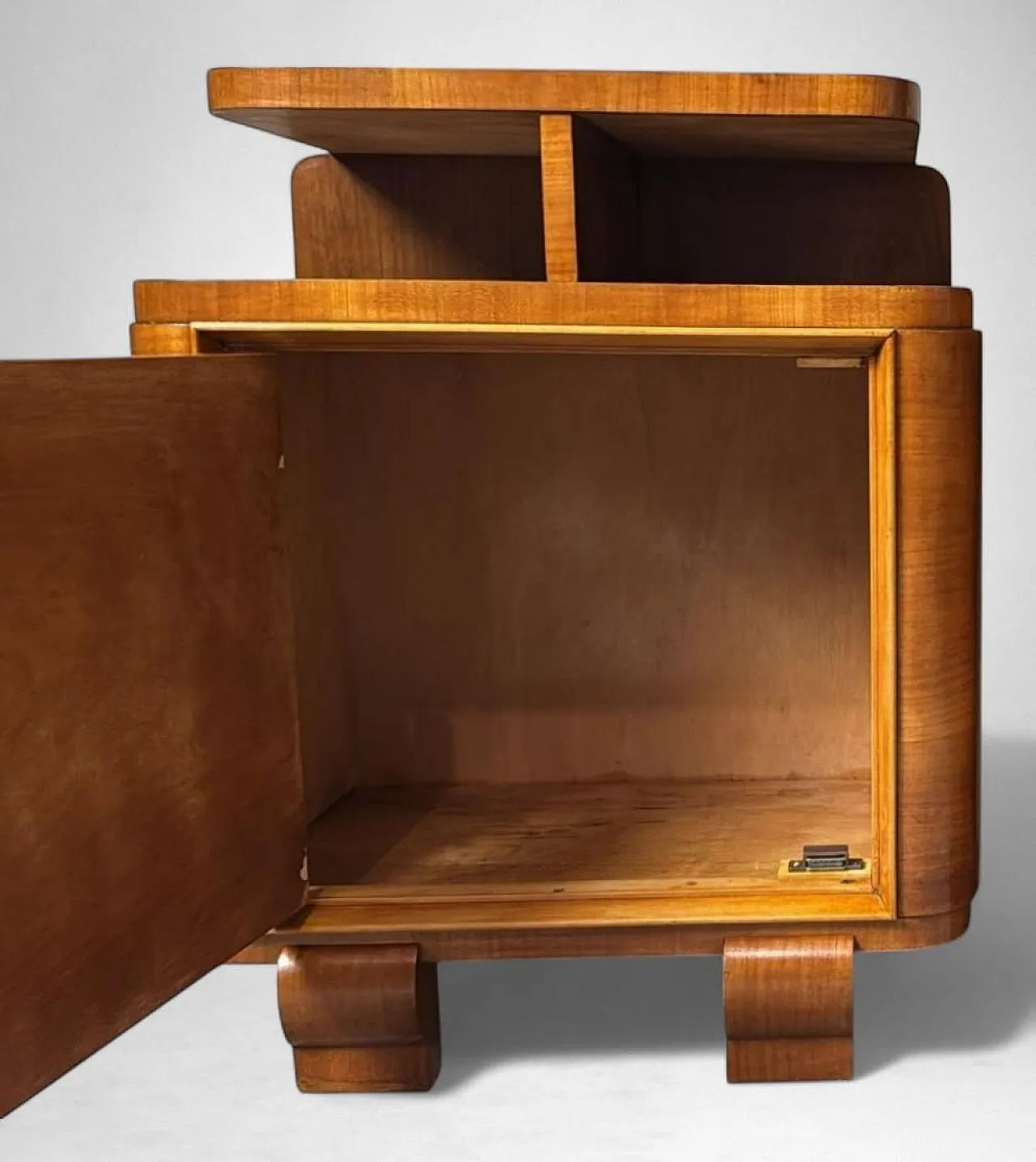 Pair of Art Deco style bedside tables, 1930s 6