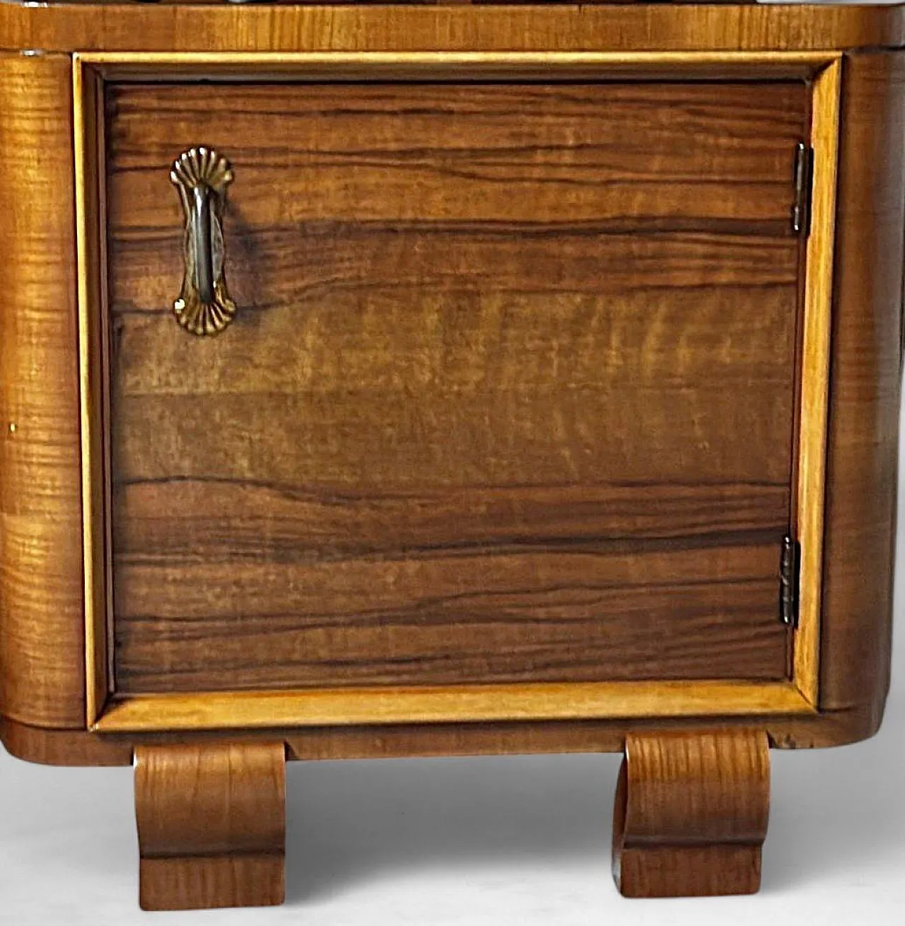 Pair of Art Deco style bedside tables, 1930s 18