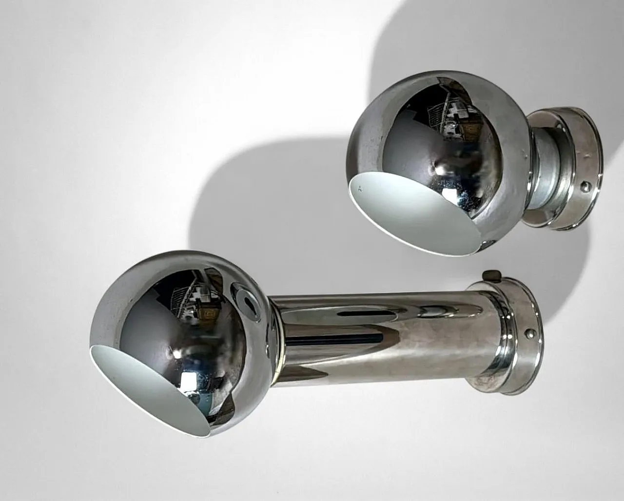 Coppia di appliques in stile Reggiani in metallo nichelato, anni '70 3