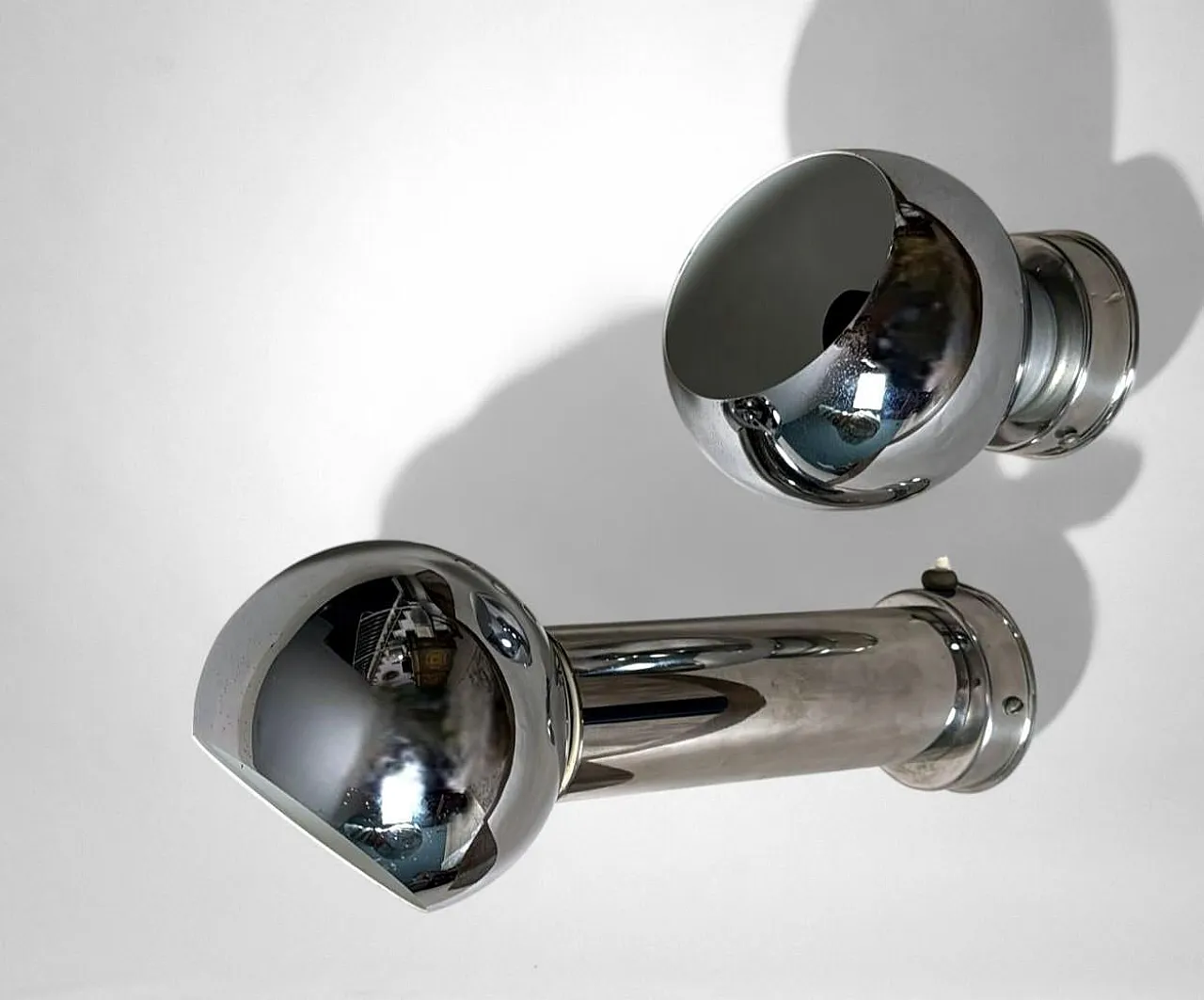 Coppia di appliques in stile Reggiani in metallo nichelato, anni '70 7