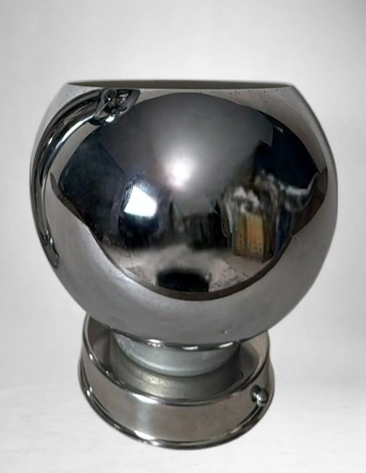 Coppia di appliques in stile Reggiani in metallo nichelato, anni '70 10