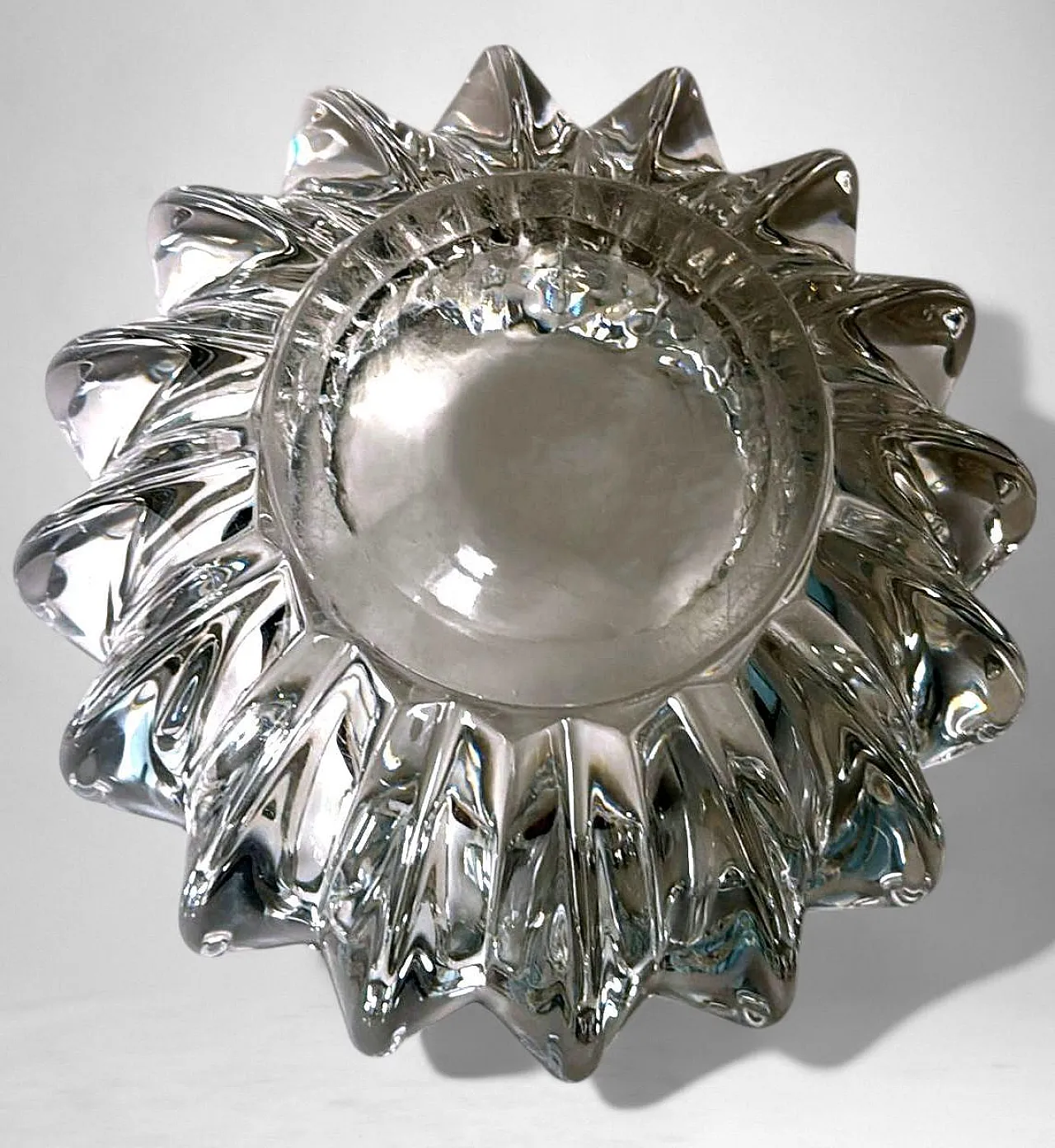 Ciotola in vetro modellato attribuita a Pierre D'Avesn, anni '30 16