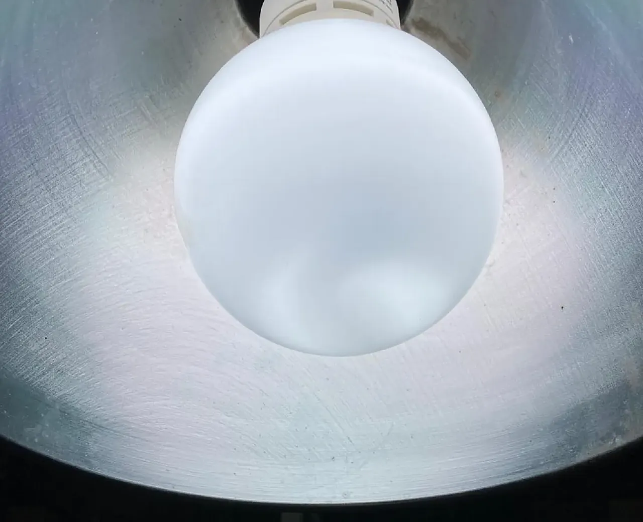 Luce a sospensione industriale, luce a sospensione retrò, anni '70 2