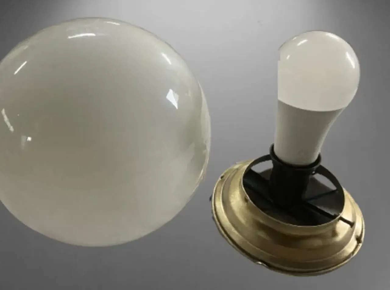 Lampada del soffitto art deco in vetro opale bianco leggero, anni '30 2