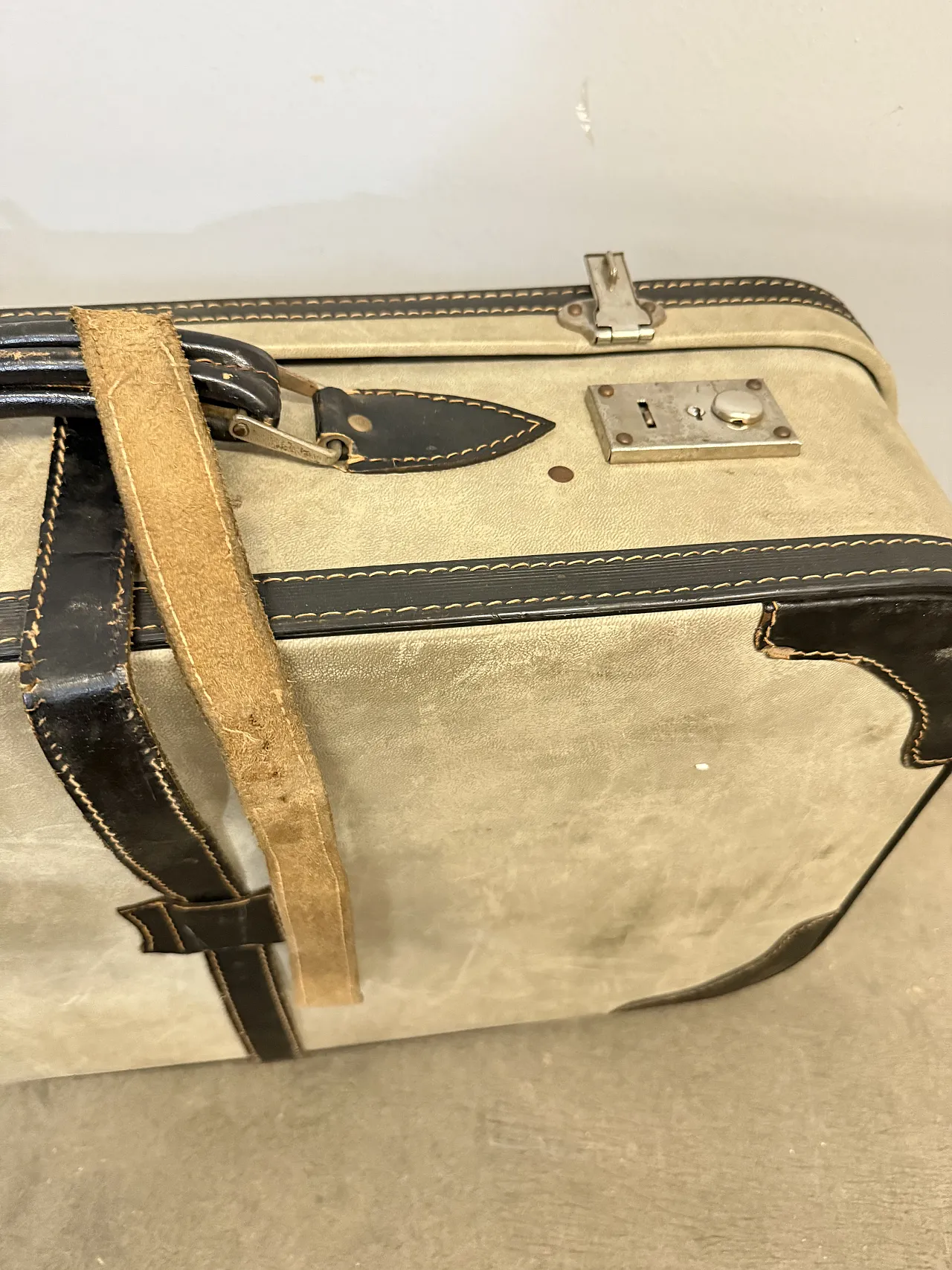 Coppia di valigia in pelle e cuoio, anni '50 4