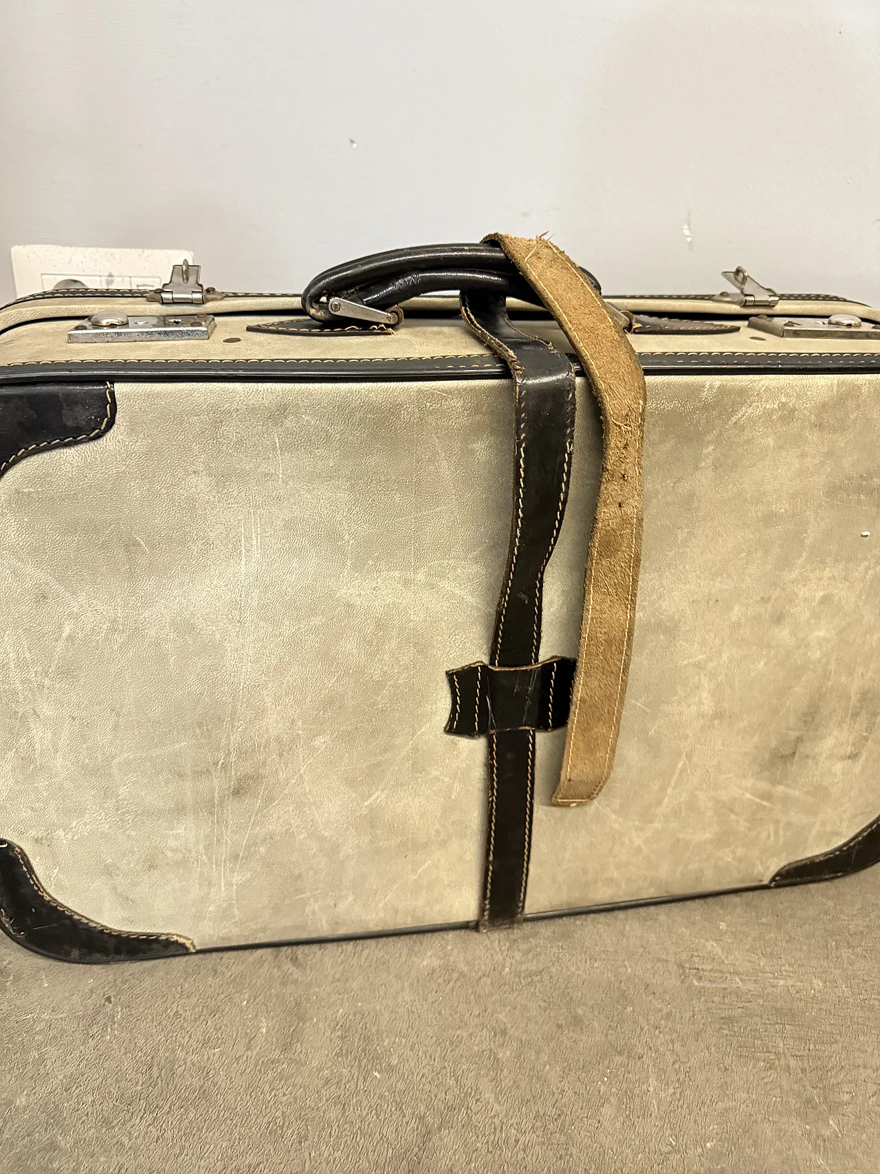 Coppia di valigia in pelle e cuoio, anni '50 5