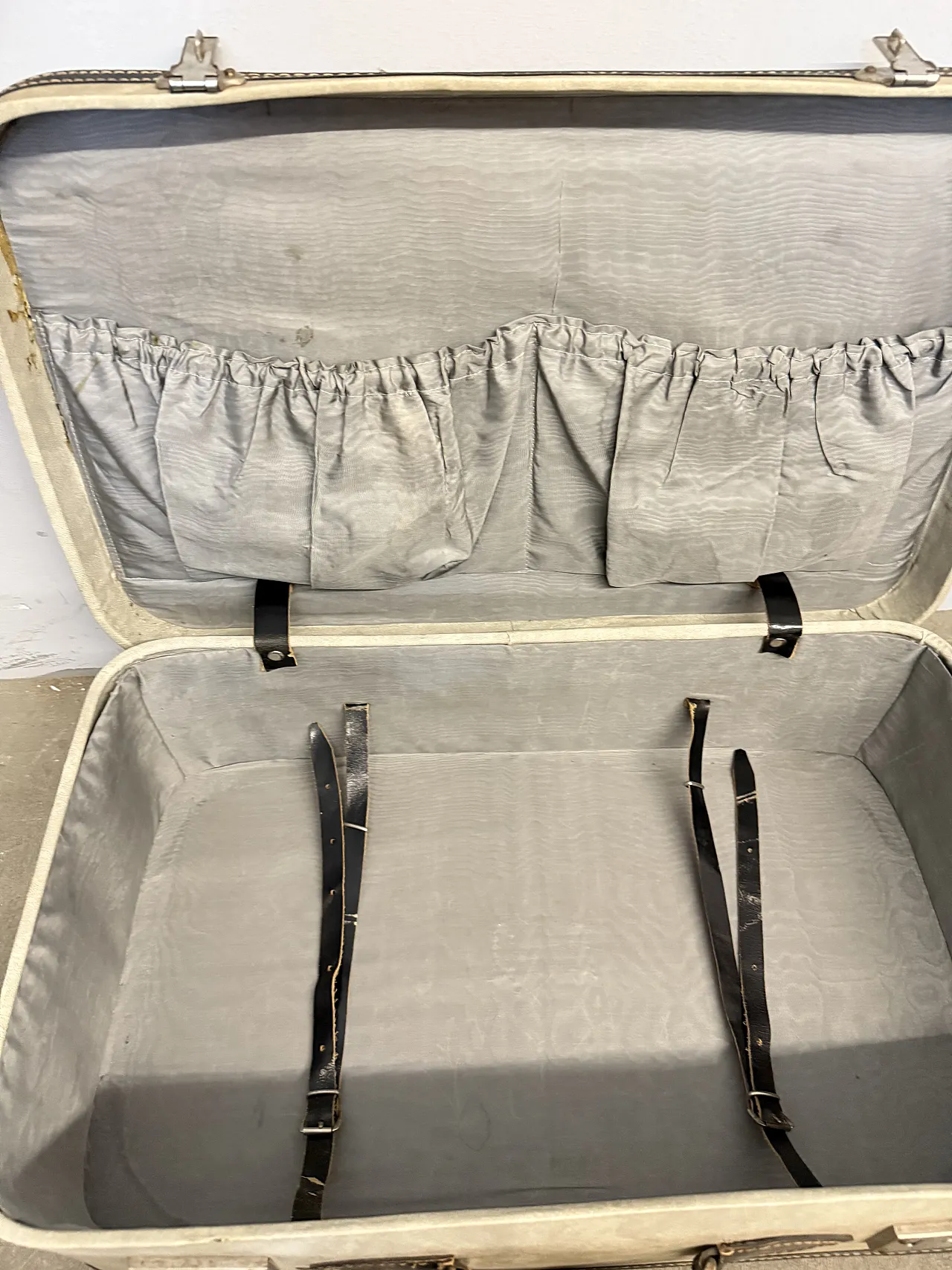 Coppia di valigia in pelle e cuoio, anni '50 7