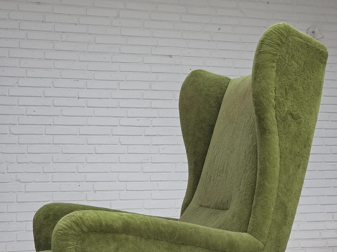 Poltrona scandinava in velluto verde, anni '60 14