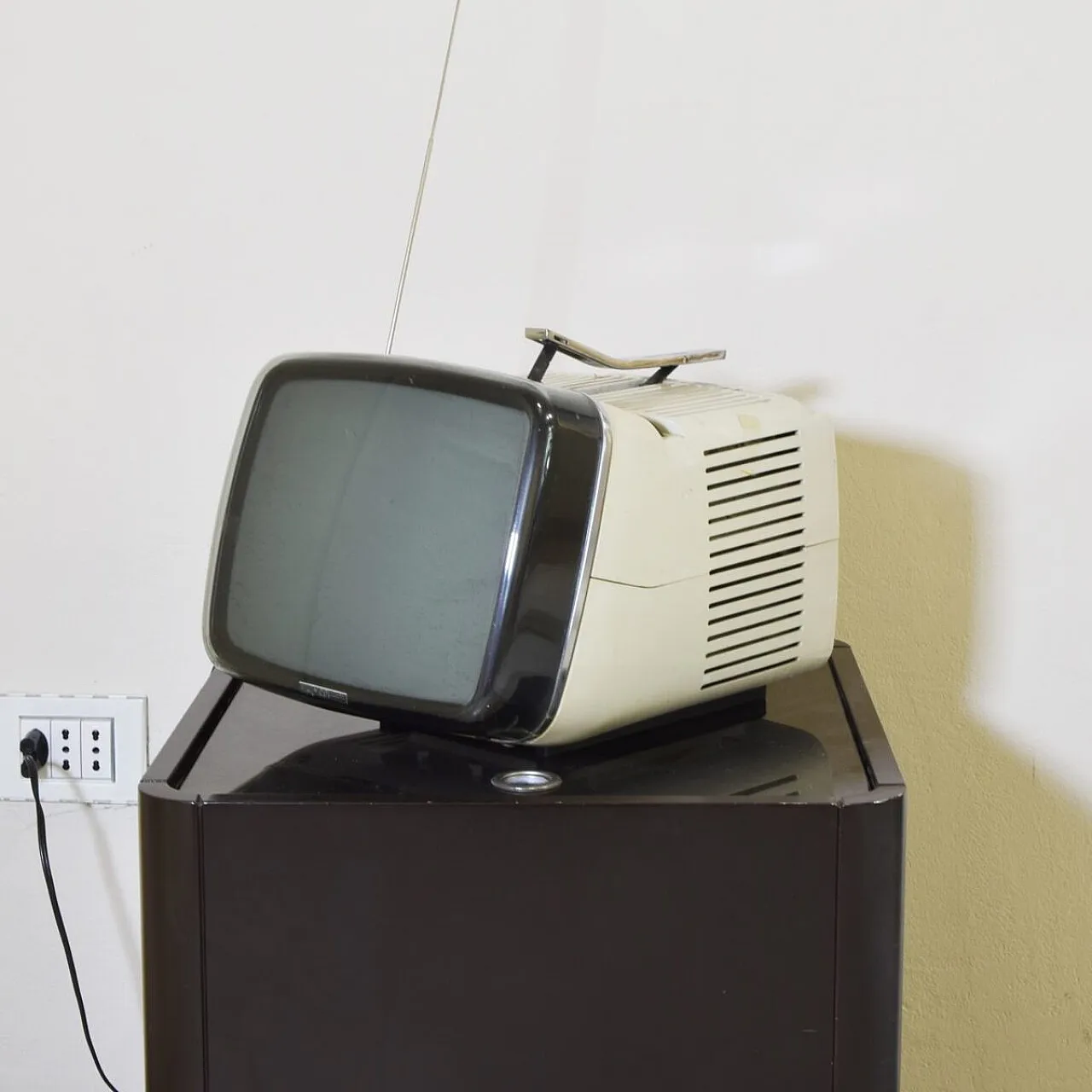 Brionvega Tv Algol 11 by Marco Zanuso Richard Sapper, 1960s 9