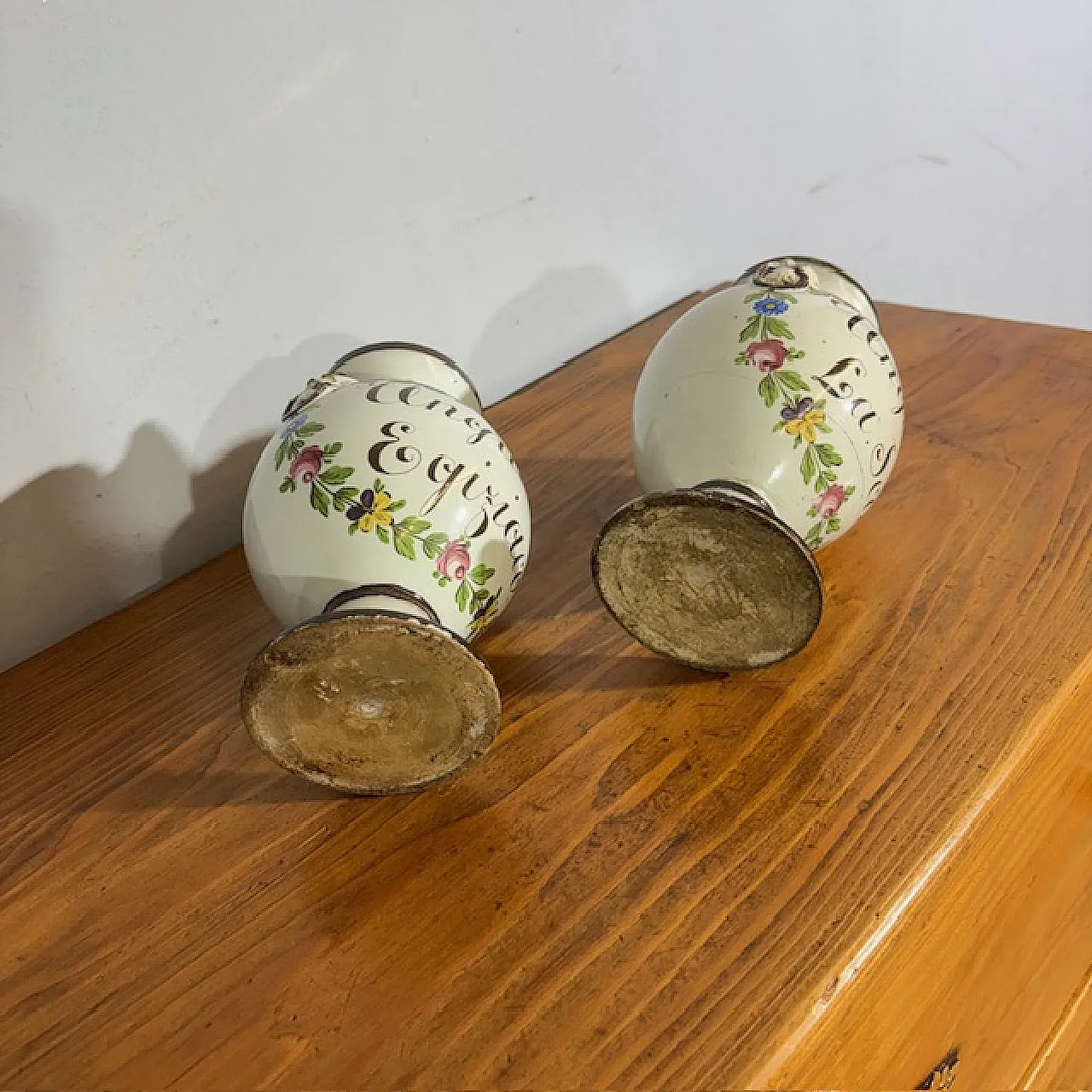 Coppia di vasi dipinti da farmacia, fine '700 9