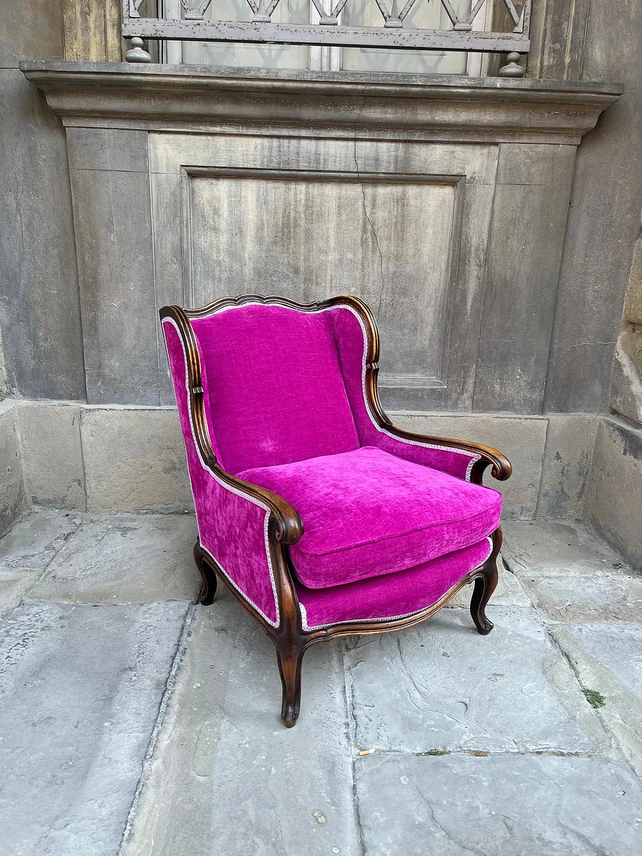 Armchair fuchsia velvet, 19th century 2