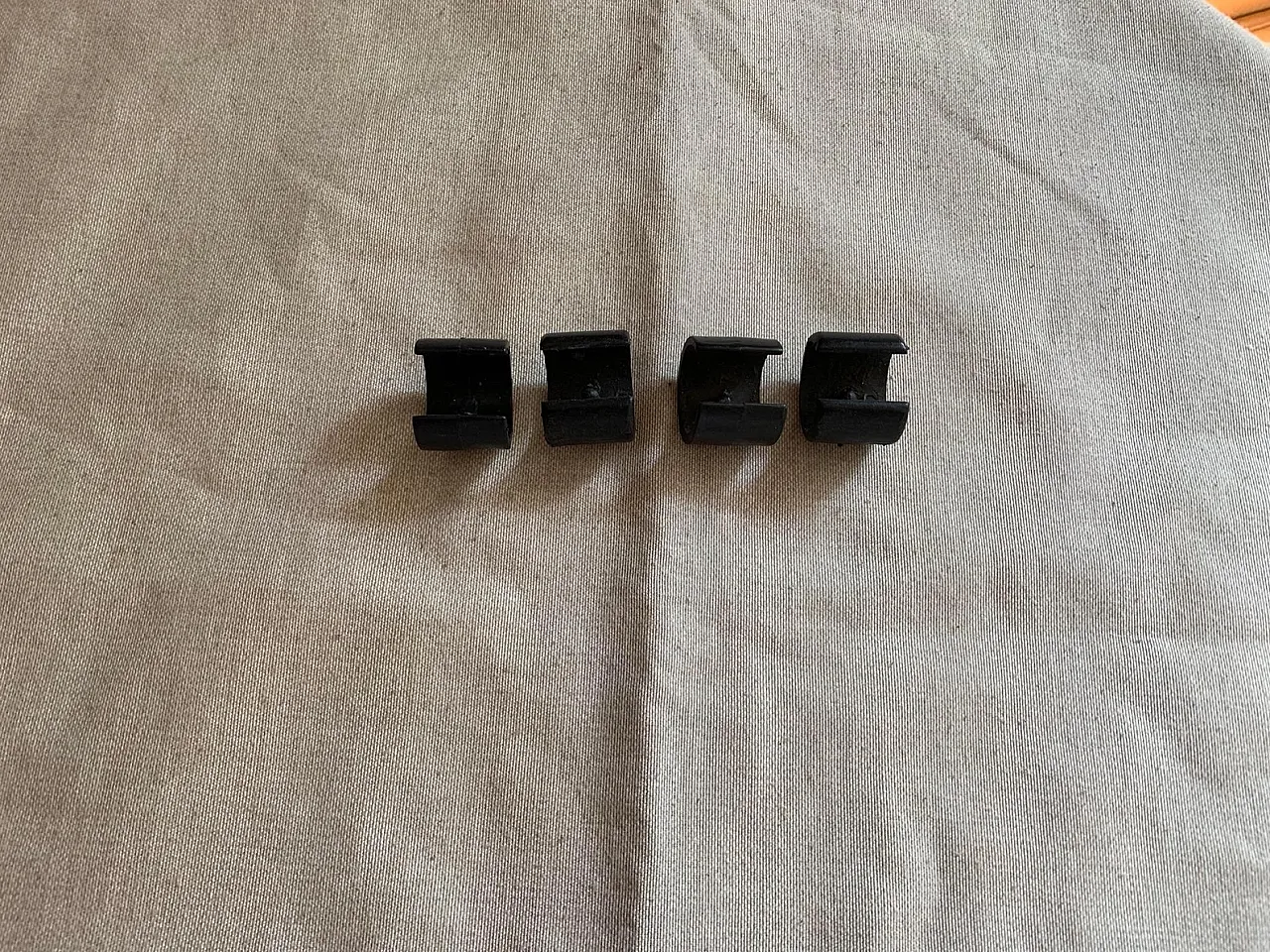 4 original Marcel Breuer Cesca replacement feet, 1960s 4
