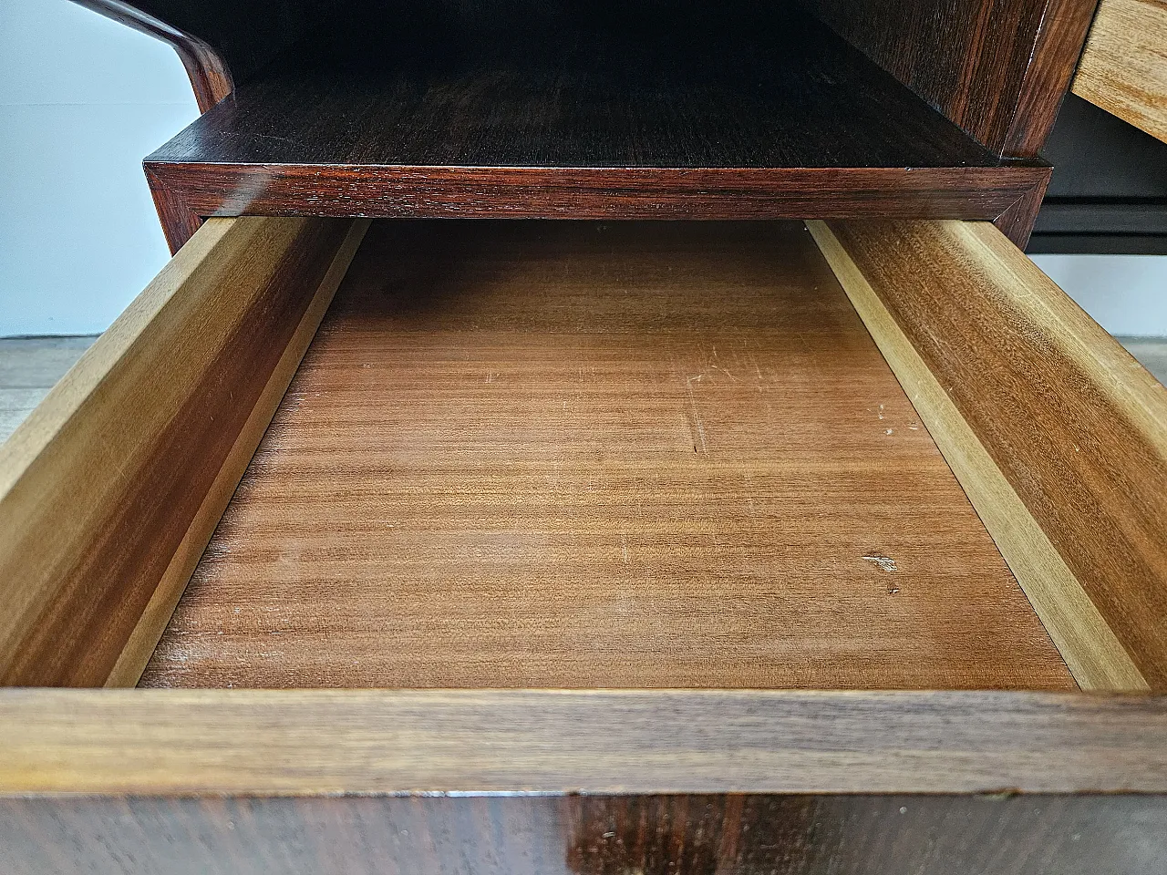 Decò Desk wood and brass, 60s 17