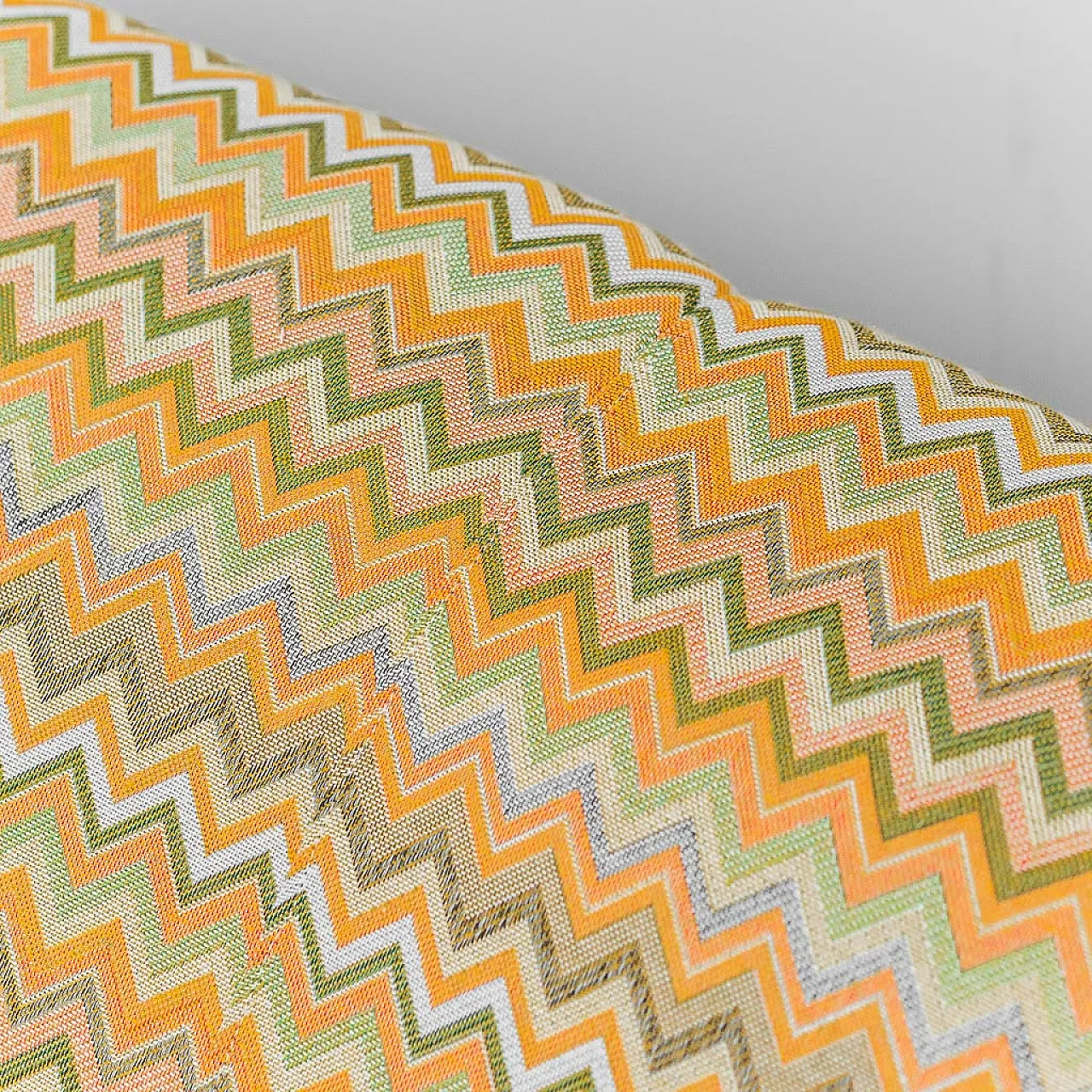 2 seater sofa with Missoni fantasy attributed to Paolo Buffa, 50s 7