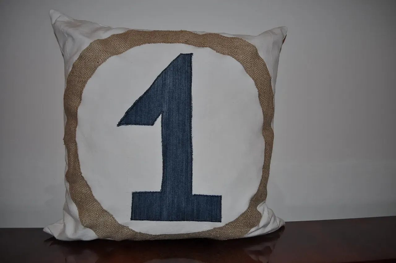 6 cushions with numbers 1, 2, 7, 2000s 3