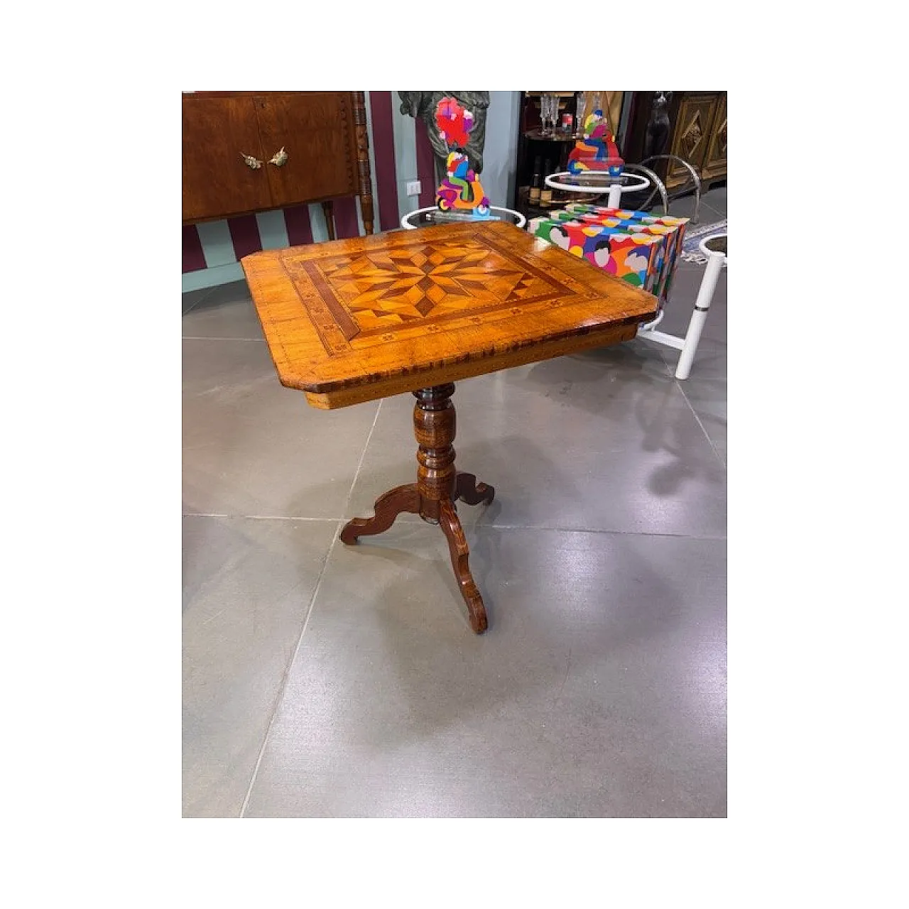 Tavolino in legno di noce intarsiato, '800 2